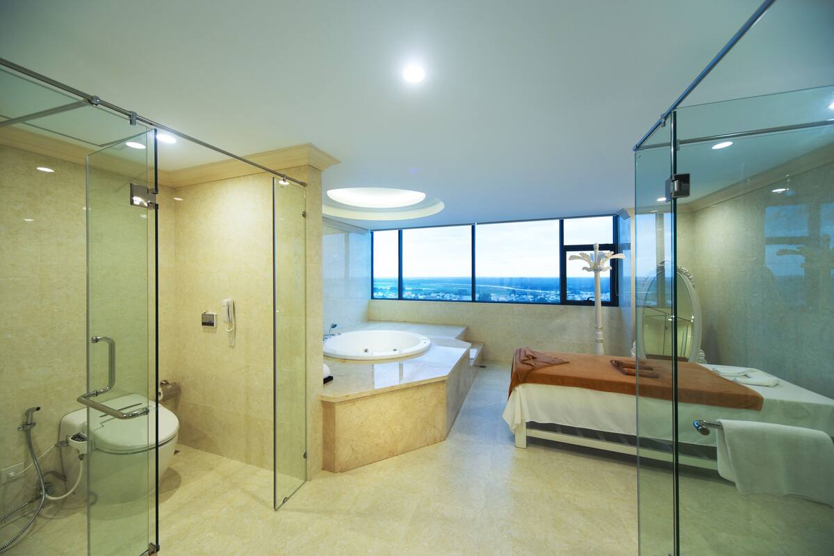 sauna, 16 treatment rooms