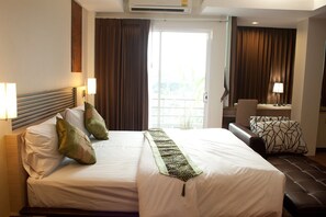 Deluxe Room, 1 Bedroom | Desk, blackout drapes, free WiFi, wheelchair access