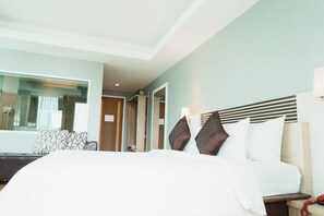 Quarto luxo, 1 quarto | Escrivaninha, cortinas blackout, acesso para cadeiras de rodas