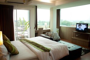 Deluxe Room, 1 Bedroom | Desk, blackout drapes, free WiFi, wheelchair access