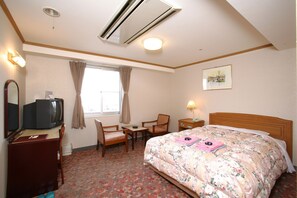 Dobbeltrom, ikke-røyk | Safe på rommet, skrivebord og wi-fi (inkludert)