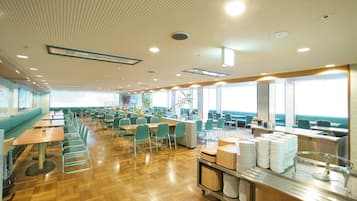 Daily buffet breakfast (JPY 970 per person)