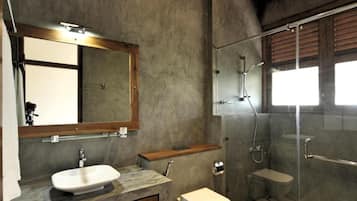 Shower, free toiletries, towels, soap
