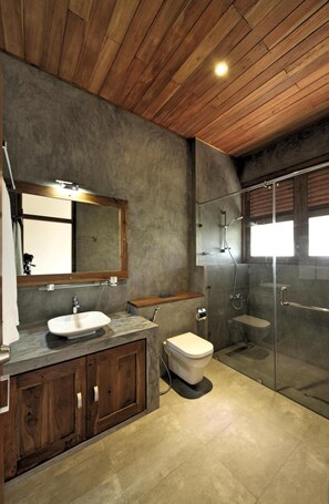 Shower, free toiletries, towels, soap - Elephant Trail (Udawalawa)