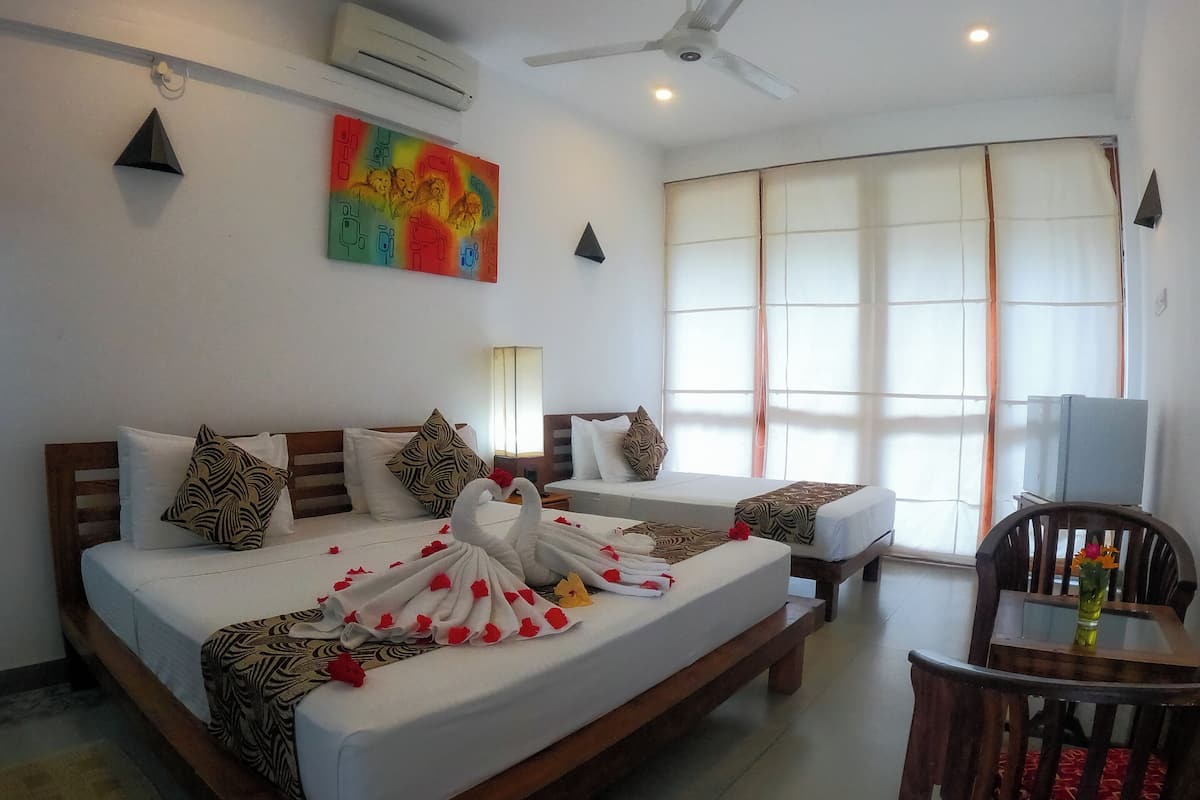 Standard Double Room, 1 Double Bed, Park View, Garden Area | In-room safe, desk, soundproofing, rollaway beds (surcharge)