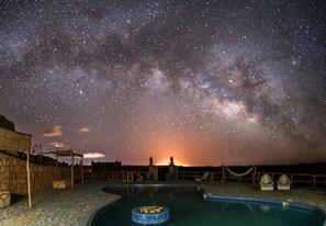 Outdoor pool, pool loungers - Paradise of Silence (Aït Benhaddou)