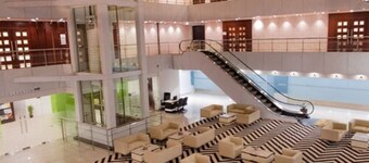 塔内悉拉奇广场Byke Suraj Plaza蔬菜酒店