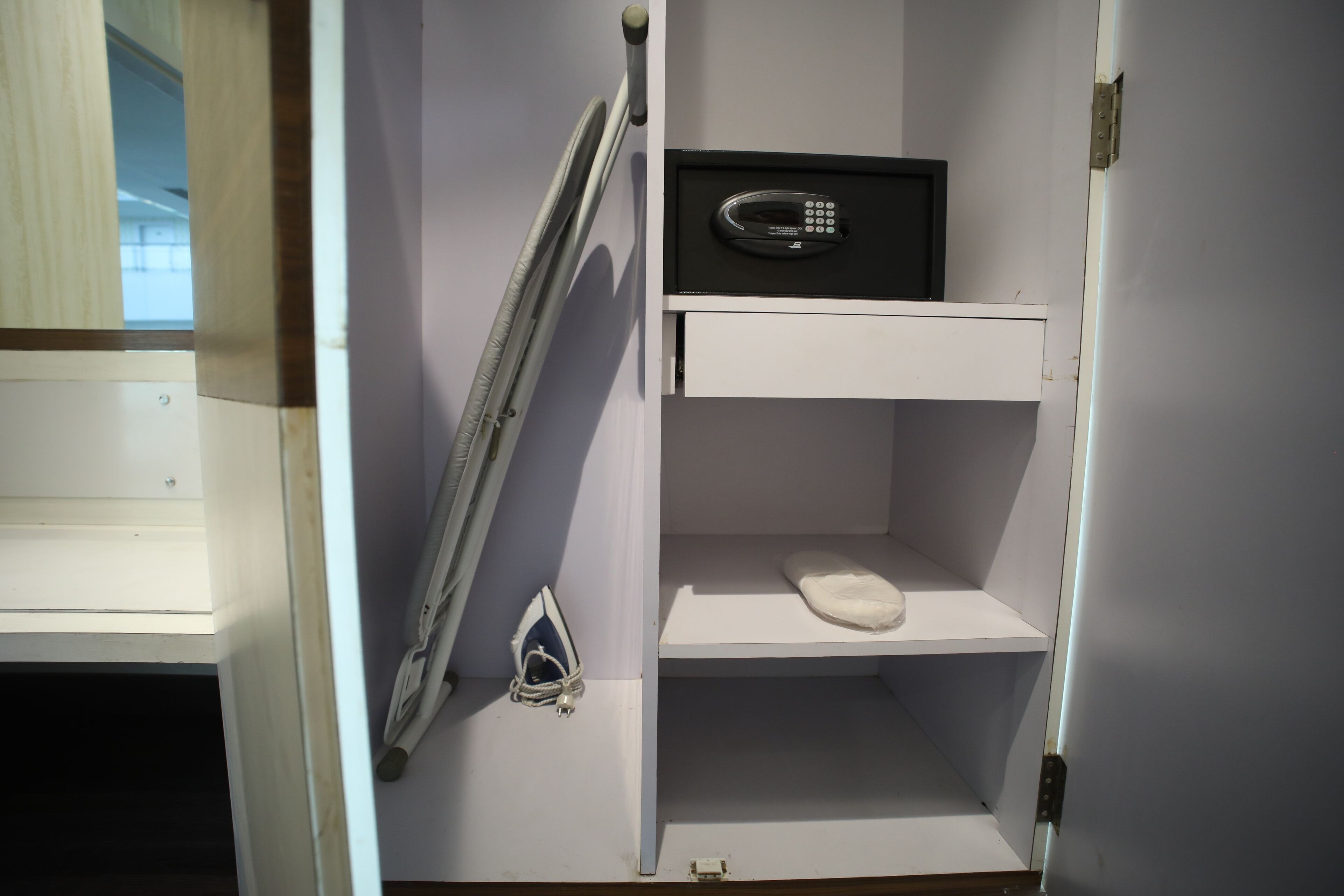 superior double room | wardrobe