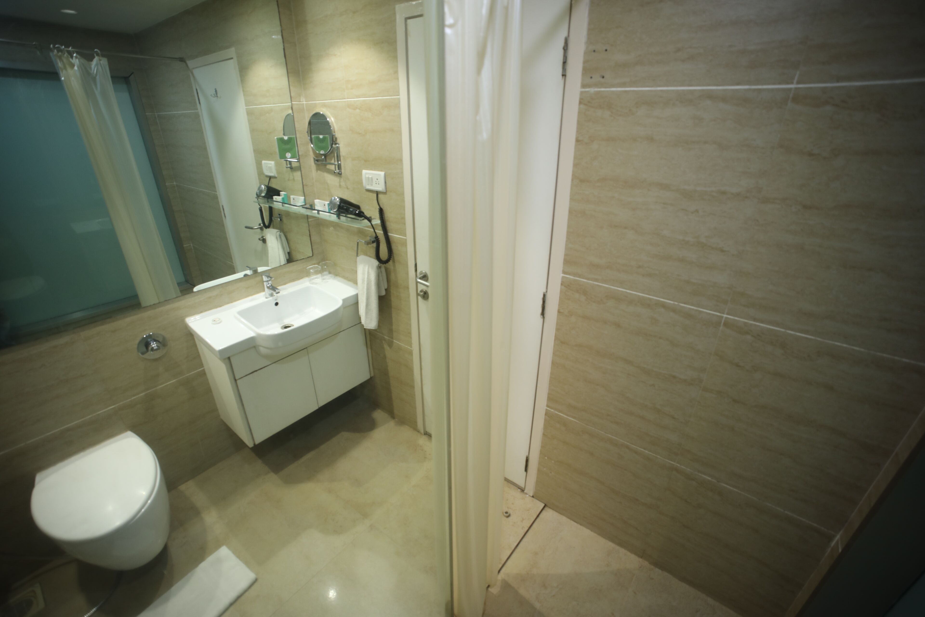 superior double room | bathroom | shower, free toiletries, slippers, bidet