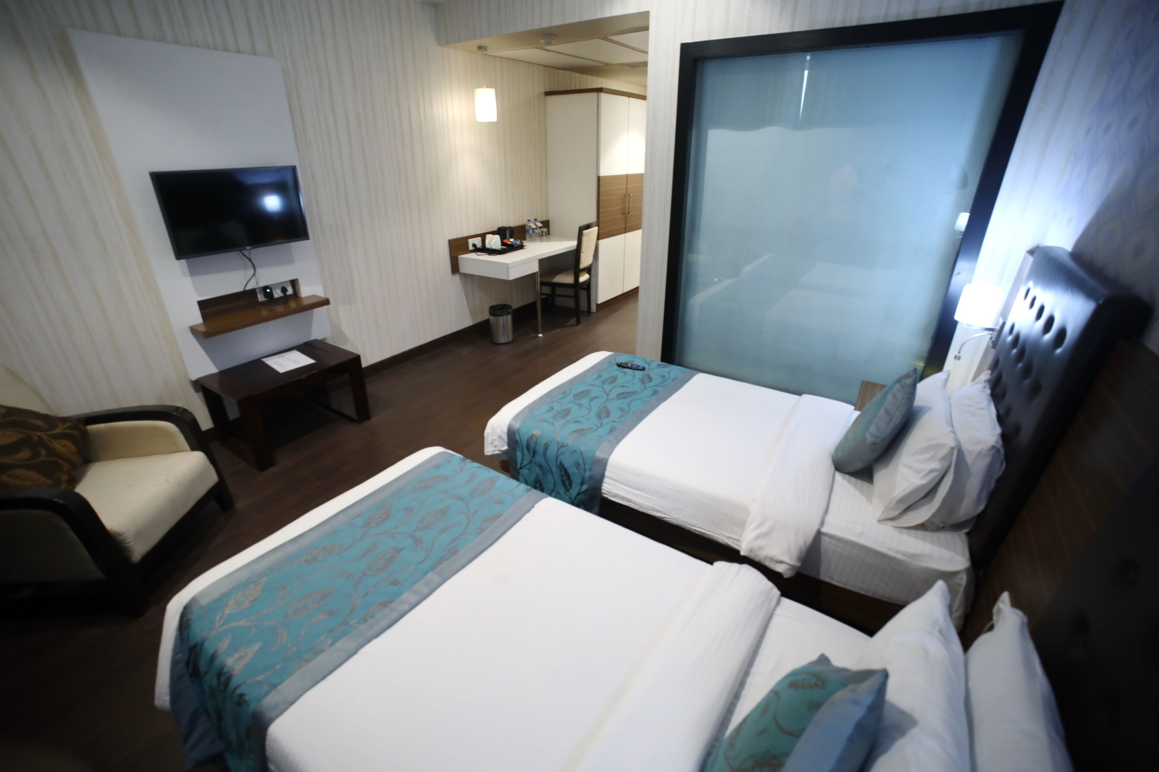 superior twin room, 2 single beds, accessible | 1 bedroom, premium bedding, in-room safe, desk