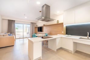 Exclusive Suite, 1 Bedroom | Private kitchen | Fridge, microwave, stovetop, coffee/tea maker - Ohasis Boutique Suites (Arona)