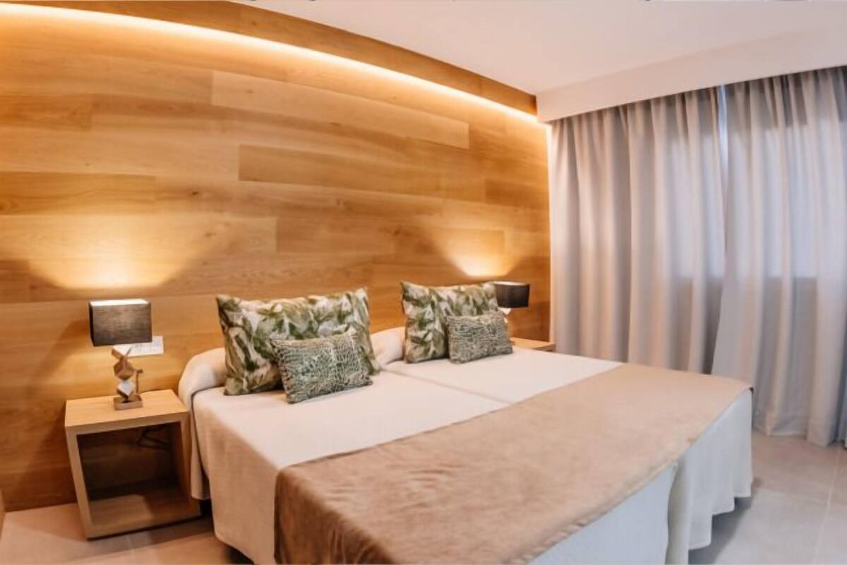 Panoramic Suite, 1 Bedroom | 1 bedroom, in-room safe, blackout drapes