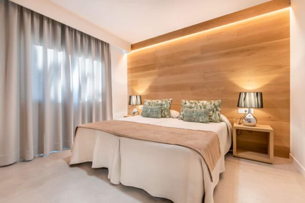 Premium Suite, 1 Bedroom | 1 bedroom, in-room safe, blackout drapes