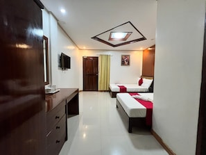 Ropa de cama de alta calidad, cubrecamas y escritorio