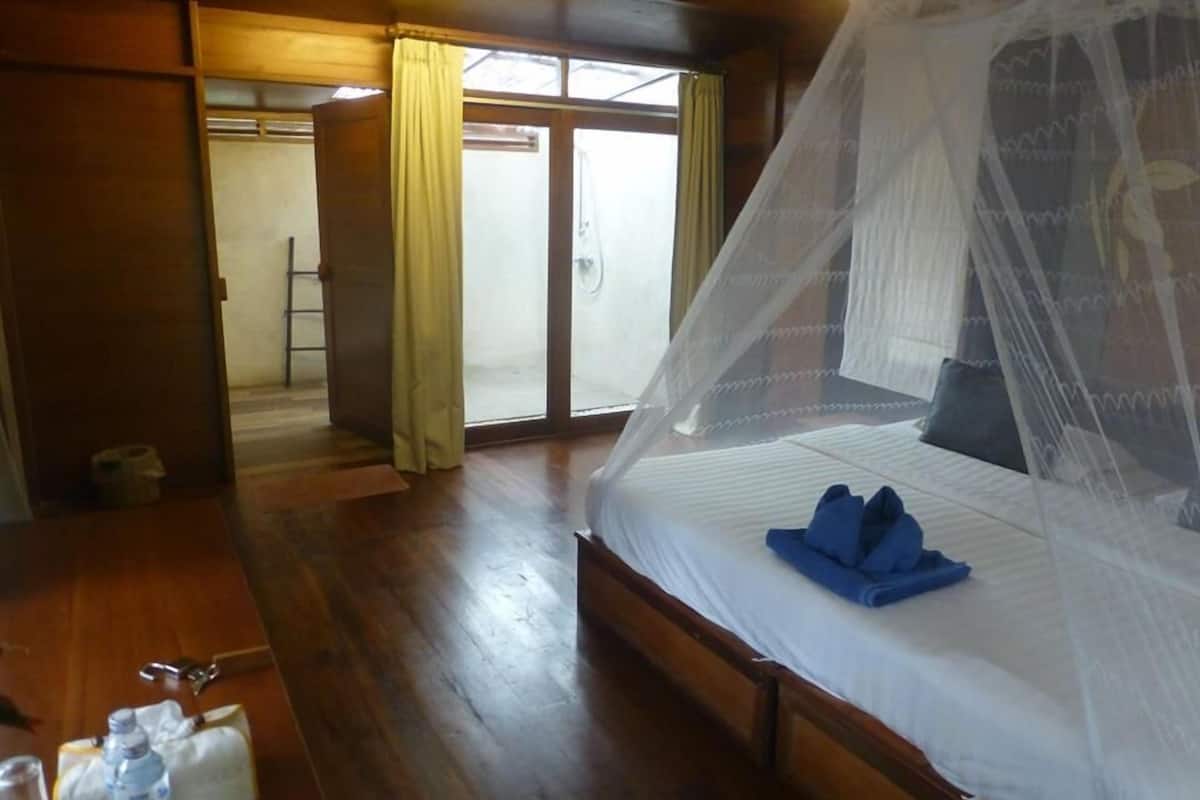 in-room safe, blackout curtains, rollaway beds