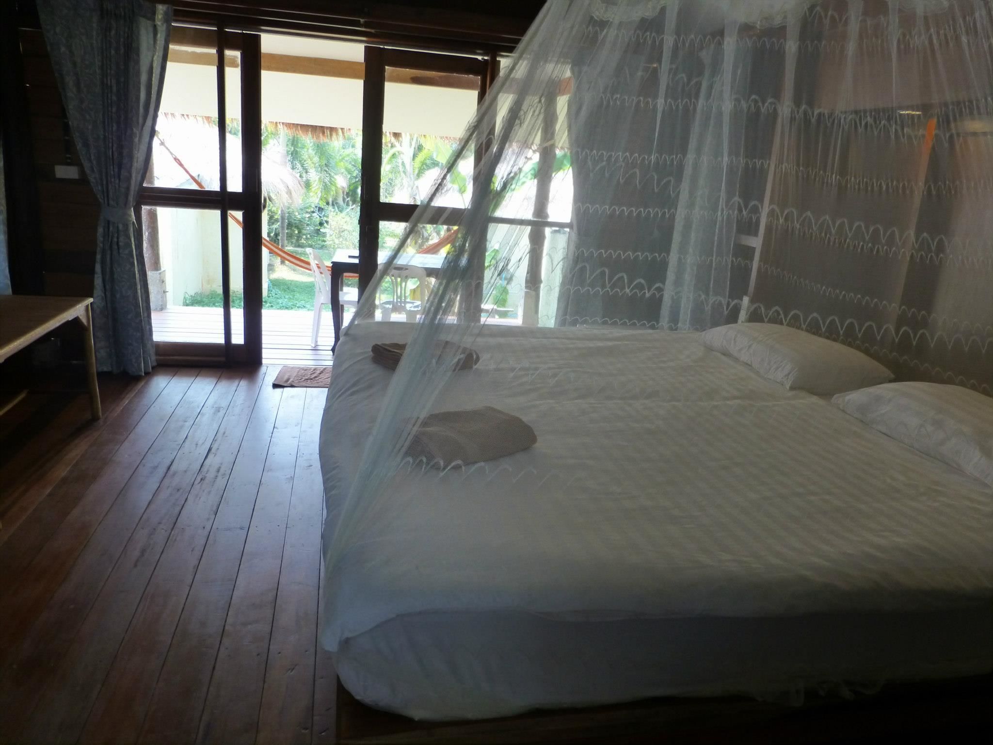 garden view fan bungalow | in-room safe, blackout curtains, rollaway beds