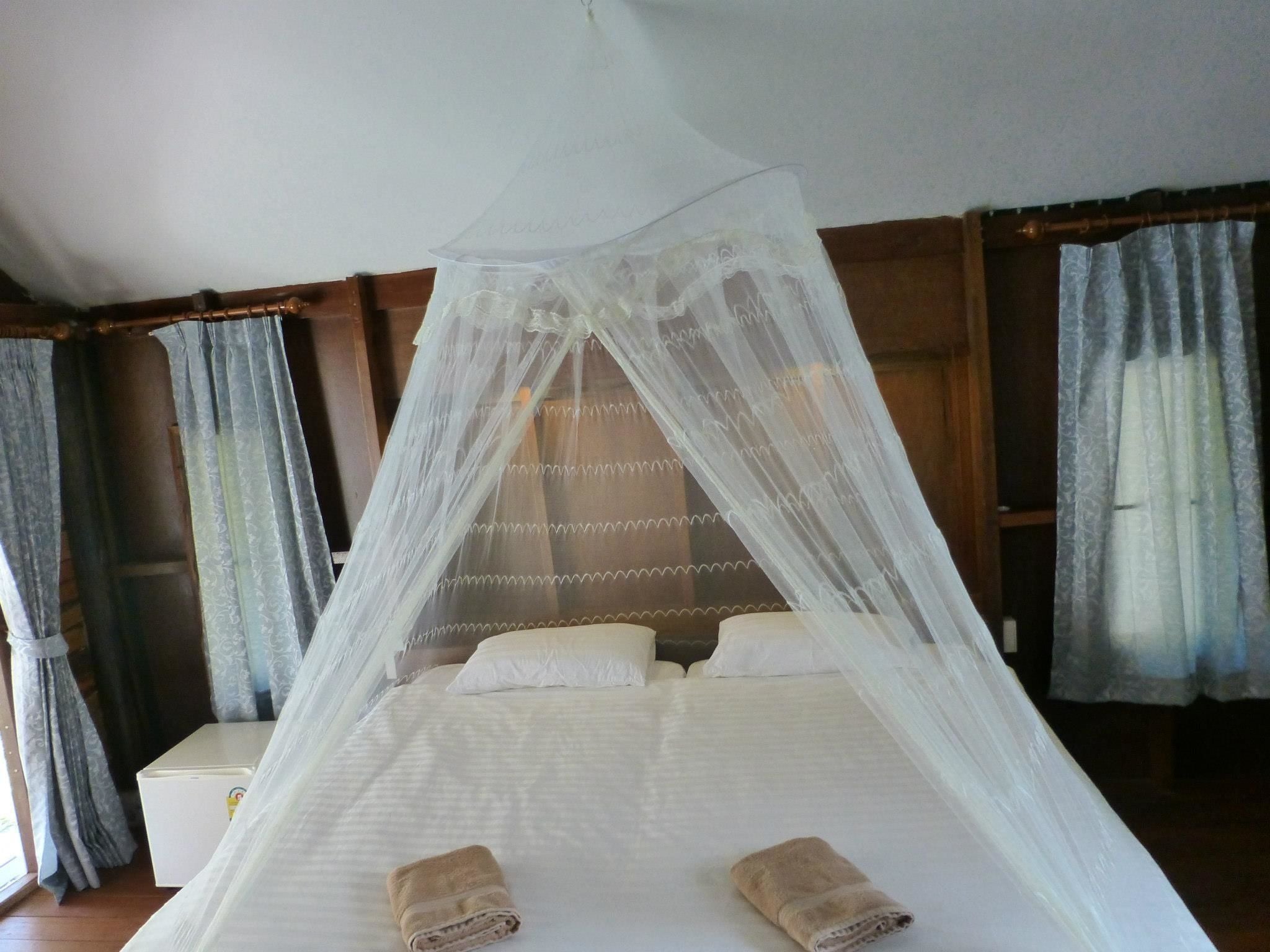 garden view fan bungalow | in-room safe, blackout curtains, rollaway beds