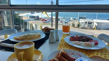 Desayuno completo (ZAR 100 por persona)