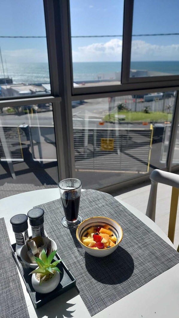 Daily full breakfast (ZAR 100 per person) - The Hampton Exclusive Guest House (East London)