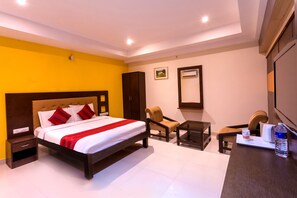 ห้องซูพีเรียดับเบิลหรือทวิน, เตียงใหญ่ 1 เตียง | ตู้นิรภัยในห้องพัก, โต๊ะทำงาน, เตารีด/โต๊ะรีดผ้า, เตียงเสริม/เปล