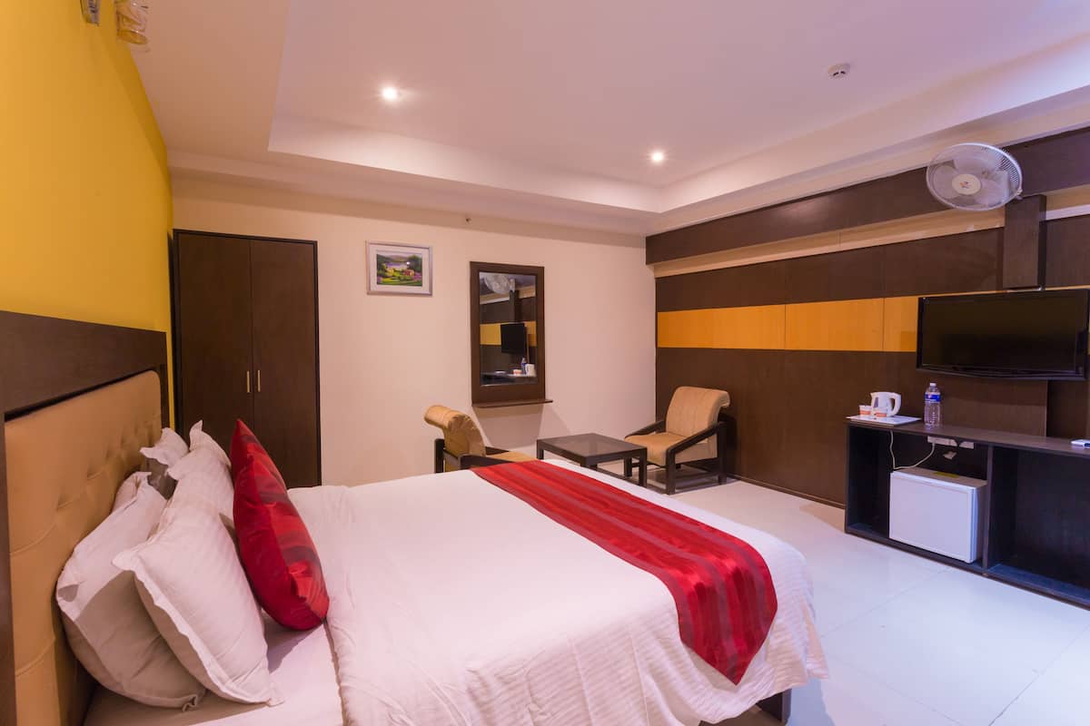 In-room safe, desk, iron/ironing board (on request)