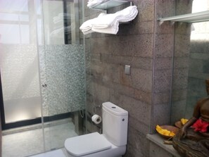 Luxury Quadruple Room, Poolside | Bathroom - Dazkarizeh 73 (Ribeira Brava)