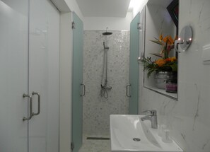 Chambre Double Lune de Miel, baignoire | Salle de bain
