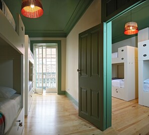 Egyptian cotton sheets, individually decorated, free WiFi