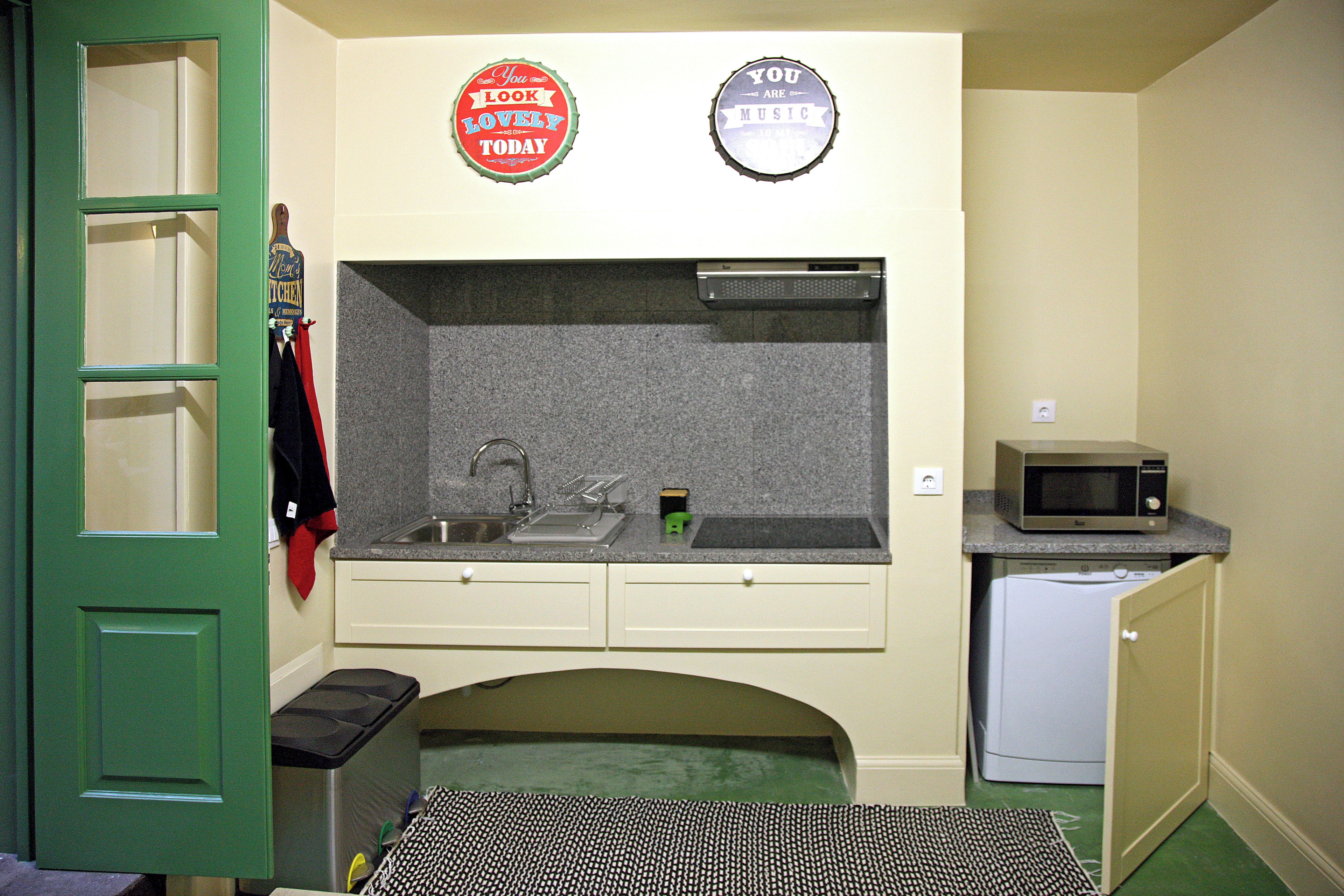 Espresso maker, fridge, microwave, stovetop