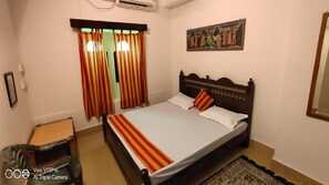 Premium bedding, in-room safe, free WiFi
