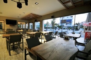 2 restaurants servant le petit déjeuner