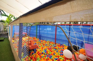 Children’s play area – outdoor