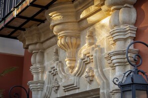 A stone architectural detail with carved columns and a metal balcony railing. - Apartamentos Soho Boutique Vistahermosa  (El Puerto de Santa Maria)