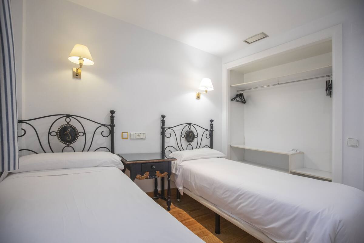 Literie de qualité supérieure, coffres-forts dans les chambres