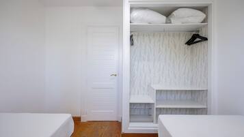 Dúplex, 2 habitaciones, balcón | Ropa de cama de alta calidad y caja fuerte