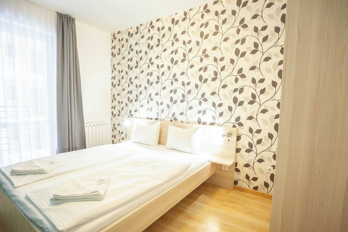 1 bedroom, blackout drapes, iron/ironing board, free WiFi