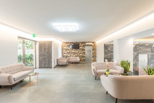 Maple Tree Apartments