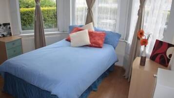 Basic Studio, 1 Double Bed | Iron/ironing board, free WiFi, bed sheets