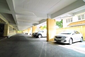Free self parking - The Grand Rewadee (Nonthaburi)