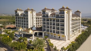 A multi-story hotel with a central courtyard, balconies, and a swimming pool area. - Lake River Side Hotel Spa - Ultra All Inclusive (Manavgat)