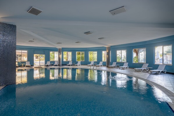 Indoor pool, 2 outdoor pools, pool umbrellas, pool loungers