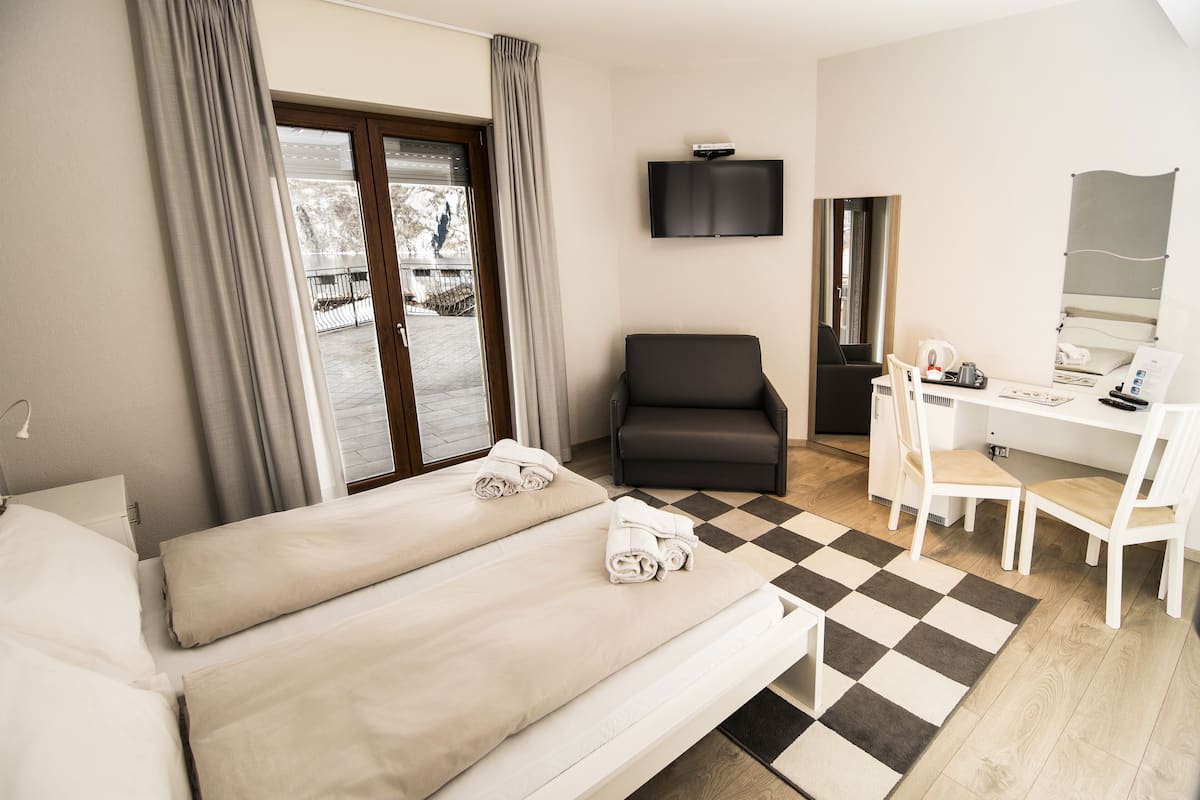 Camera Superior, disabili | 1 slaapkamer, een minibar, een kluis op de kamer, een bureau