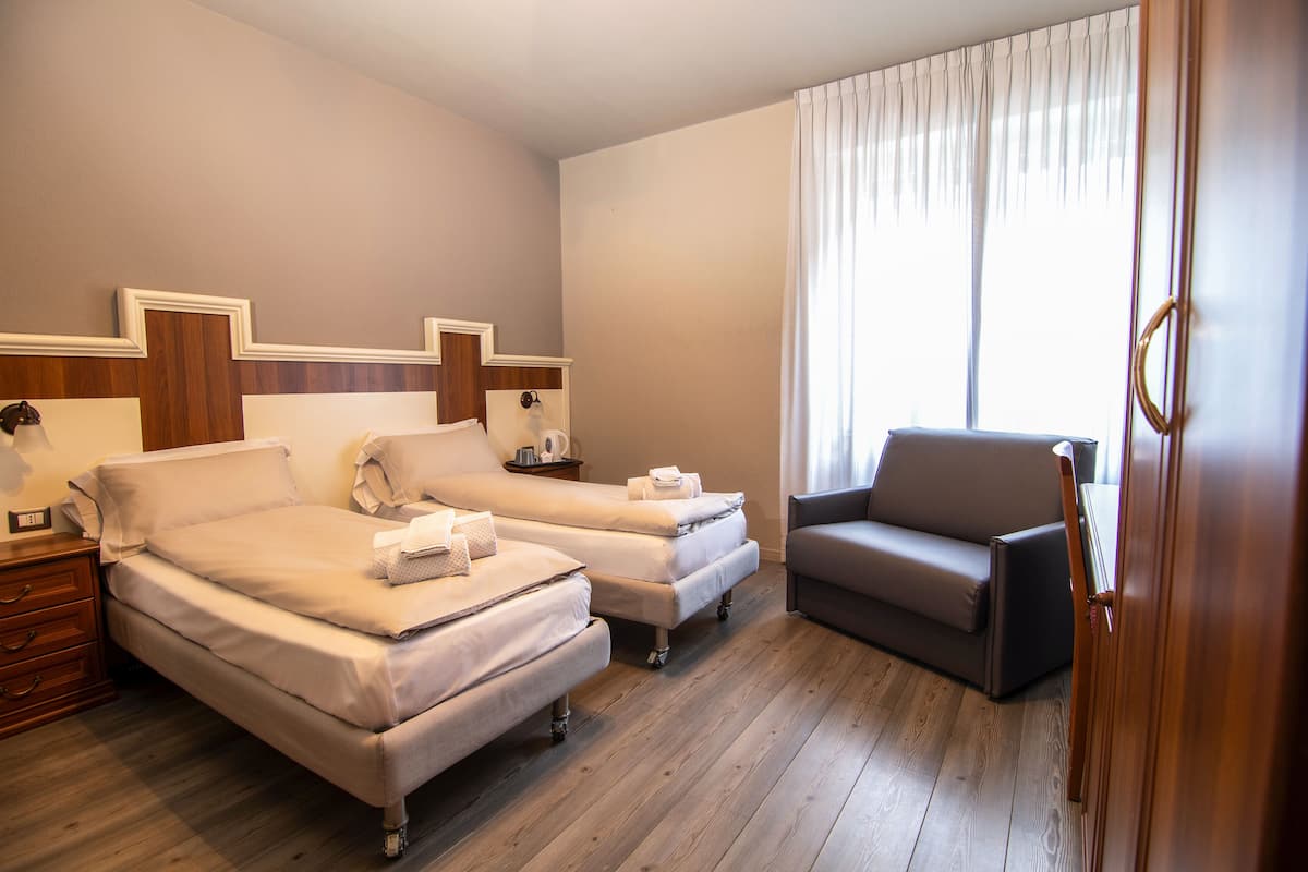 Klassieke kamer, 1 twee- of 2 eenpersoonsbedden | 1 slaapkamer, een minibar, een kluis op de kamer, een bureau