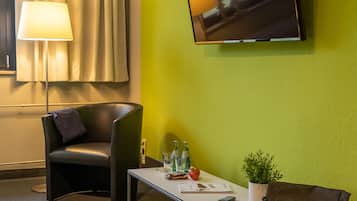 Blackout drapes, free WiFi, bed sheets