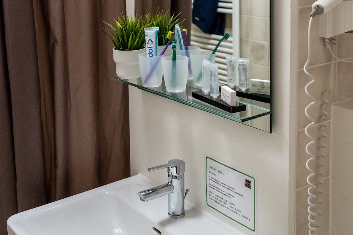 combined shower/bathtub, free toiletries, hair dryer, towels