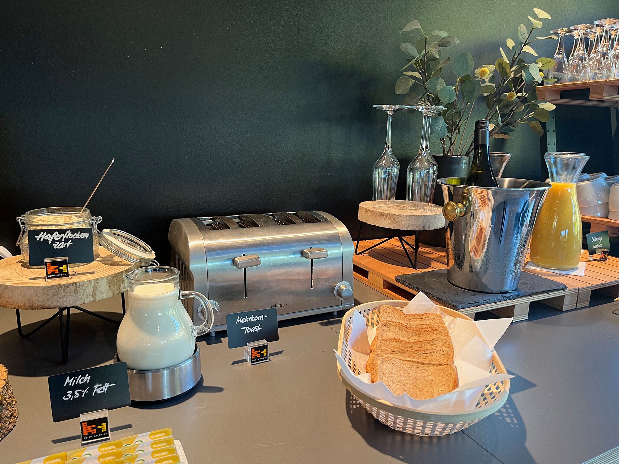 daily buffet breakfast (eur 16 per person)