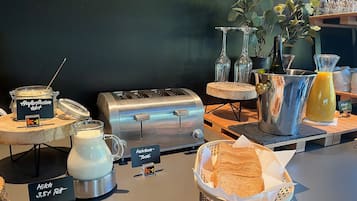 Tägliches Frühstücksbuffet gegen Gebühr