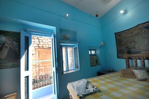 In-room safe, rollaway beds, free WiFi