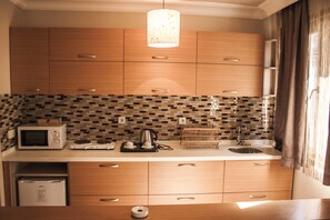 Double Room, City View | Premium bedding, minibar, in-room safe, desk - Cihangir Ceylan Suite Hotel (Istanbul)