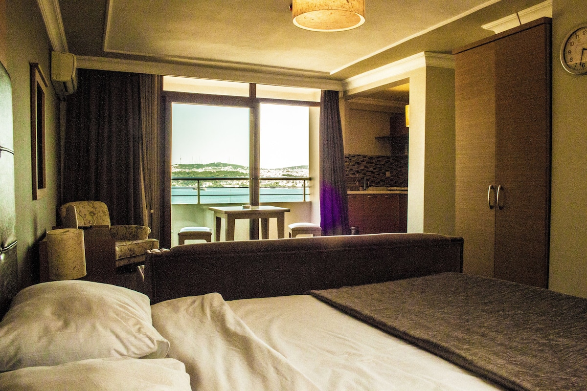 Double Room, Sea View | Premium bedding, minibar, in-room safe, desk